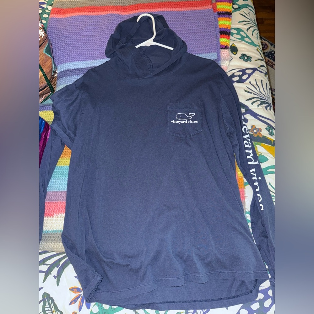 Long sleeve vineyard vines t shirt with hood